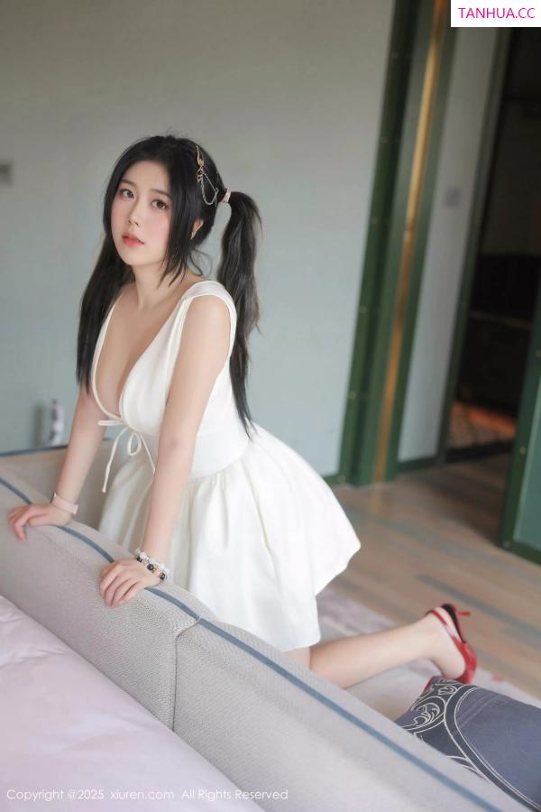   [XiuRen]高清写真图 2025.05.12 No.10262 诺诺Hsu 粉色情趣第7张图片